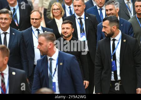 Croazia, Dubrovnik, 091024. Andrej Plenkovic, Volodimir Zelenski e altri alti funzionari hanno camminato lungo Stradun dopo la fine della parte plenaria del vertice Ucraina - Europa sudorientale. Nella foto: Volodimir Zelenski. Foto: Bozo Radic / CROPIX Dubrovnik Croazia Copyright: XxBozoxRadicx br summit dubrovnik18-091024 Foto Stock