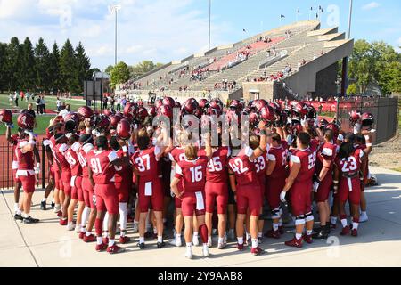 Hamilton, New York, Stati Uniti. 21 settembre 2024. I giocatori dei Colgate Raiders festeggiano dopo la partita contro i Cornell Big Red sabato 21 settembre 2024 all'Andy Kerr Stadium di Hamilton, New York. Rich Barnes/CSM/Alamy Live News Foto Stock