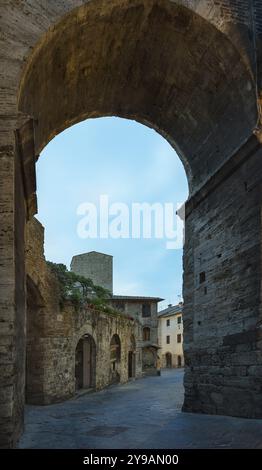 San Gimignano è una piccola parete colle medievale cittadina in provincia di Siena, Toscana, Italia del centro-nord Foto Stock