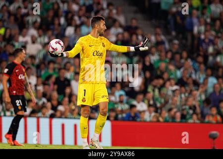 Siviglia, Spagna. 23 settembre 2024. Dominik Greif (RCD Mallorca) visto in azione durante la partita LaLiga EASPORTS tra Real Betis Balompie e RCD Mallorca all'Estadio Benito Villamarin. Punteggio finale; Real Betis 1:2 Mallorca. (Foto di Maciej Rogowski/SOPA Images/Sipa USA) credito: SIPA USA/Alamy Live News Foto Stock