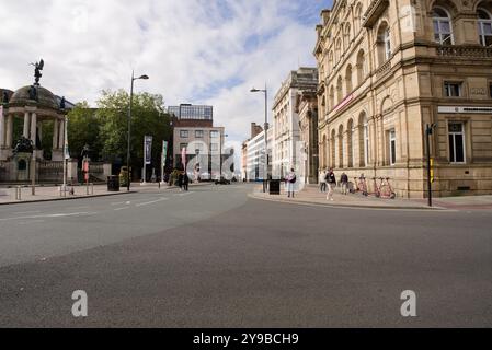 Vecchi grandi edifici nel centro di Liverpool Foto Stock