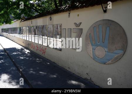 Vilnius, Lituania - 22 luglio 2024: Costituzione della Repubblica di Užupis in 23 lingue nel quartiere uzupis di Vilnius. Foto Stock