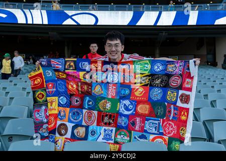 Adelaide, Australia. 10 ottobre 2024. Adelaide, Australia, 10 ottobre 2024: Un fan della Cina durante la Coppa del mondo FIFA 2026 AFC Asian Qualifiers Round 3 game tra Australia e Cina PR all'Adelaide Oval di Adelaide, Australia. (NOE Llamas/SPP) credito: SPP Sport Press Photo. /Alamy Live News Foto Stock