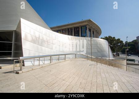 LOS ANGELES - agosto 2024: Walt Disney Concert Hall a Los Angeles, California. È stato progettato da Frank Gehry e inaugurato il 24 ottobre 2003 Foto Stock