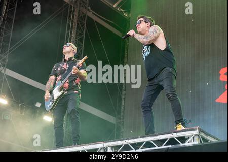 30 giugno 2024: Pierre Bouvier e Jeff Stinco si esibiscono con un semplice piano all'Hellfest Open Air festival di Clisson, in Francia Foto Stock