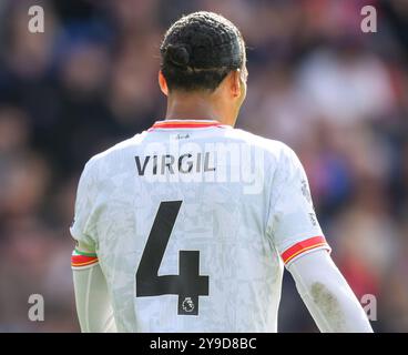 Londra, Regno Unito. 5 ottobre 2024. 5 ottobre 2024 - Crystal Palace V Liverpool - Premier League - Selhurst Park. Virgil van Dijk di Liverpool in azione. Credito: Mark Pain/Alamy Live News Foto Stock