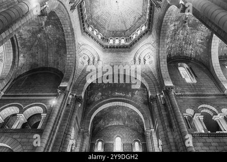MONACO - AGOSTO 13: Interni della Cattedrale di nostra Signora Immacolata, aka Cattedrale di Monaco, simbolo della città di Monaco, aka le Rocher o la roccia Foto Stock