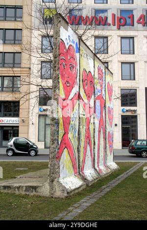 Pezzi del muro di Berlino vicino a Potsdamer Platz nel 2007 Foto Stock