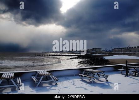 Neve sul mare Foto Stock