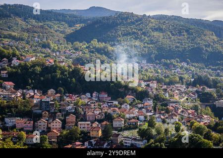 Sarajevo, Bosnia ed Erzegovina. 8 ottobre 2024. Veduta di Sarajevo dalla Fortezza gialla di Sarajevo, Bosnia ed Erzegovina, l'8 ottobre 2024. Foto: Zvonimir Barisin/PIXSELL credito: Pixsell/Alamy Live News Foto Stock