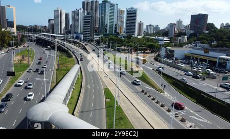 salvador, bahia, brasile - 24 marzo 2023: Vista della regione di Iguatemi nella città di Salvador. Foto Stock