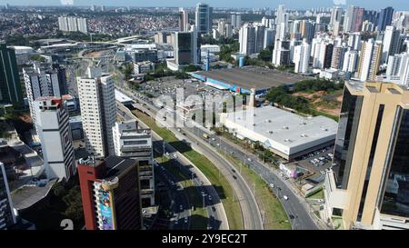 salvador, bahia, brasile - 24 marzo 2023: Vista della regione di Iguatemi nella città di Salvador. Foto Stock