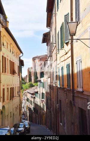 Siena, Italia. 17 settembre 2024. Le stradine dei borghi antichi della Toscana. Foto di alta qualità Foto Stock