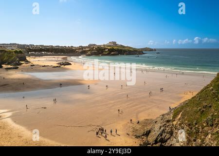 L'iconica vista su GT Great Western Beach e Towan Beach a Newquay in Cornovaglia nel Regno Unito. Foto Stock