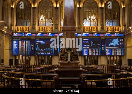 Madrid, Madrid, Spagna. 10 ottobre 2024. Pannelli di ibex alla Borsa di Madrid. L'IBEX 35 è il principale indice di riferimento del mercato azionario spagnolo. (Immagine di credito: © Luis Soto/ZUMA Press Wire) SOLO PER USO EDITORIALE! Non per USO commerciale! Foto Stock