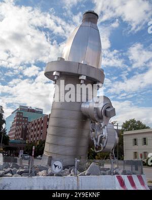 Il più grande Fire Hydrant Busted Plug Plaza del mondo, Taylor Street Columbia, South Carolina, creato dall'artista del South Carolina Blue Sky, è una 000 scultura alta 40 metri, di 675 kg, inaugurata nel 2001 Foto Stock