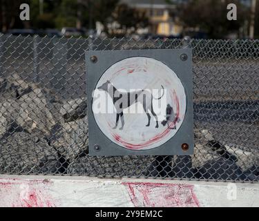 Il più grande Fire Hydrant Busted Plug Plaza del mondo, Taylor Street Columbia, South Carolina, creato dall'artista del South Carolina Blue Sky, è una 000 scultura alta 40 metri, di 675 kg, inaugurata nel 2001 Foto Stock