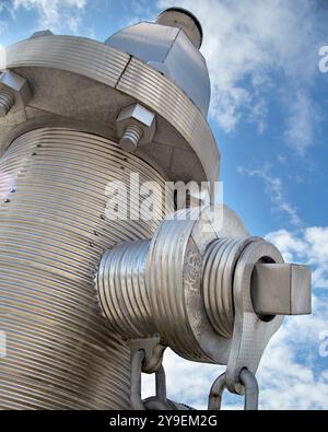 Il più grande Fire Hydrant Busted Plug Plaza del mondo, Taylor Street Columbia, South Carolina, creato dall'artista del South Carolina Blue Sky, è una 000 scultura alta 40 metri, di 675 kg, inaugurata nel 2001 Foto Stock