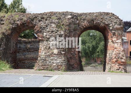 La Balkerne Gate, che porta a Colchester, Essex nel Regno Unito Foto Stock