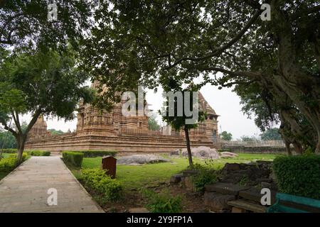 Tempio di Lakshmana. È dedicato alla forma Vaikuntha di Vishnu, costruita dal sovrano Chandella Yashovaman tra il 930-959 d.C. circa. Gruppo Khajuraho di Mo Foto Stock