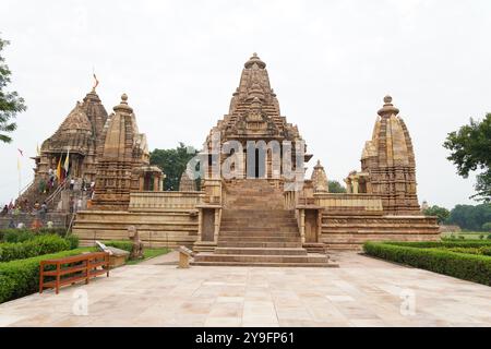 Tempio di Lakshmana. È dedicato alla forma Vaikuntha di Vishnu, costruita dal sovrano Chandella Yashovaman tra il 930-959 d.C. circa. Gruppo Khajuraho di Mo Foto Stock