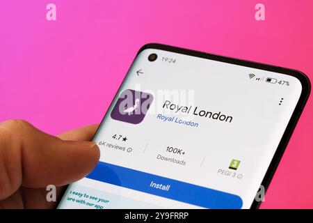 App Royal London visualizzata sullo schermo dello smartphone, con recensioni degli utenti e numero di download. Stafford, Regno Unito, 9 ottobre 2024. Foto Stock