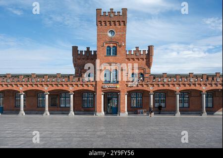 Edificio monumentale della stazione ferroviaria di Aalst, Fiandre Orientali, Belgio, 6 ottobre 2024 Foto Stock
