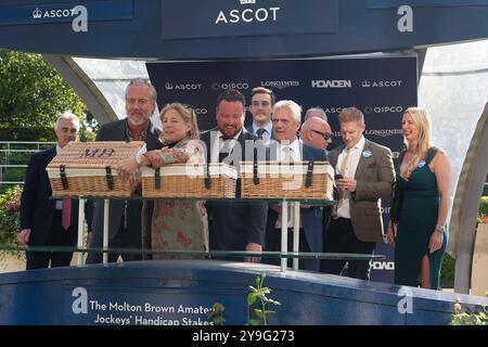 Ascot, Berkshire, Regno Unito. 4 ottobre 2024. IL GUERRIERO MERCIANO guidato da Jack Nicholls vince le prove per handicap di Molton Brown Amateur Jockeys’ Handicap Stakes (classe 4) (per i piloti dilettanti maschi) al BetMGM Autumn Friday Raceday presso Ascot Racecourse nel Berkshire. Proprietario della Buckingham Partnership II, Trainer Eve Johnson Houghton, Blewbury, breeder Conor McCormack, Sponsor ABM Catering Limited. Crediti: Maureen McLean/Alamy Foto Stock