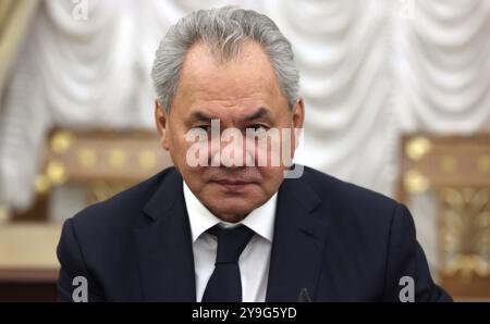 Mosca, Russia. 10 ottobre 2024. Il segretario del Consiglio di sicurezza russo Sergei Shoigu attende l'inizio di una riunione del Consiglio di sicurezza al Cremlino, il 25 settembre 2024, a Mosca, in Russia. Crediti: Mikhail Metzel/piscina del Cremlino/Alamy Live News Foto Stock