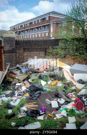 Fly-Tipping nel sud di Londra, Regno Unito Foto Stock