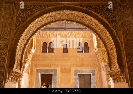 Interni arabi di Palazzo Nasrid, complesso del palazzo dell'Alhambra, Generalife e Albayzin (Generalife y Albaicín de Granada), sito UNESCO, Granada, Andalusia Foto Stock