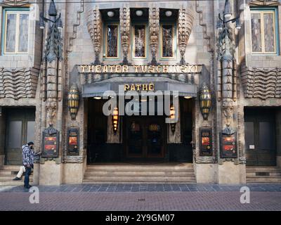 Ingresso principale del Teatro Pathe Koninklijk di Tuschinski Foto Stock