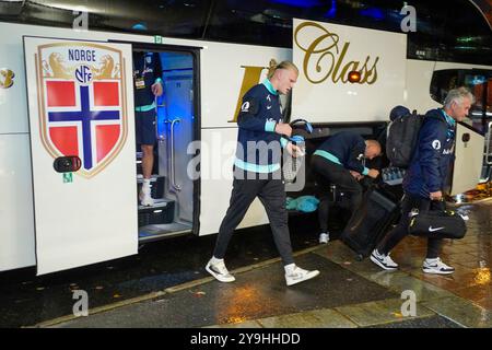 Oslo 20241010. Erling Braut Haaland prima della partita di calcio della Nations League tra Norvegia e Slovenia allo stadio Ullevaal. Foto: Terje Pedersen / NTB Foto Stock