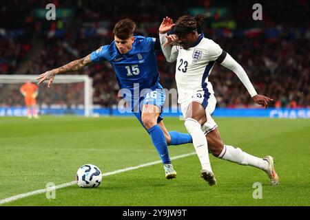 Wembley Stadium, Londra, Regno Unito. 10 ottobre 2024. Nations League, League B, gruppo 2 International Football, Inghilterra contro Grecia; Noni Madueke dell'Inghilterra affronta Lazaros Rota della Grecia Credit: Action Plus Sports/Alamy Live News Foto Stock