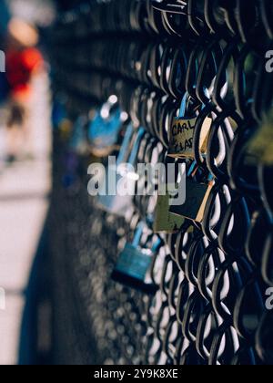 Chiuse sulla recinzione sul ponte sul fiume Potomac a Harpers Ferry, West Virginia Foto Stock