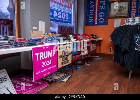 Red Wing, Minnesota. Sede centrale della GOP. Negozio a tema Trump. Merce in vendita nel negozio. Foto Stock