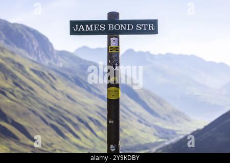 Punto di osservazione della curva di James Bond Goldfinger sul passo Furka. Le scene per il film di James Bond Goldfinger sono state girate sulla tortuosa strada di montagna in 1964 ag Foto Stock