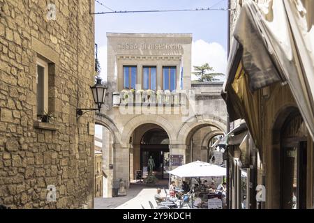Edificio nel centro storico, Cassa di risparmio della Repubblica di San Marino Foto Stock