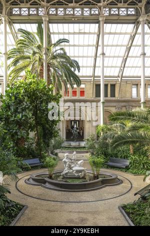 Sala centrale con cupola, giardino di palme, NY Carlsberg Glyptotek o New Carlsberg Glyptothek, museo d'arte per scultura e pittura, architetti Vilhelm Dah Foto Stock