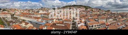 Lisbona Portogallo, vista panoramica dall'alto dello skyline della città nel quartiere Baixa di Lisbona Foto Stock