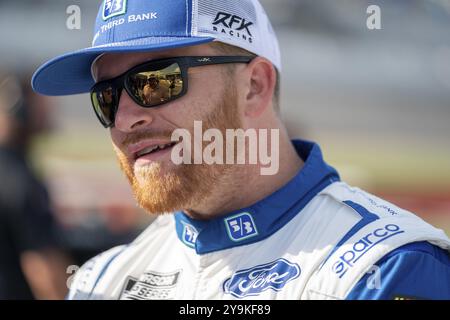 Il NASCAR Xfinity driver, Chris Buescher (17) scende in pista per qualificarsi per il Coke Zero Sugar 400 al Daytona International Speedway di Daytona Foto Stock