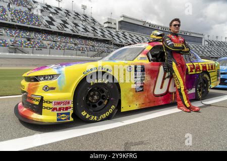 Il pilota NASCAR Xfinity, Gray Gaulding (08), scende in pista per la Wawa 250 alimentata da Coca-Cola al Daytona International Speedway di Daytona, Florida Foto Stock