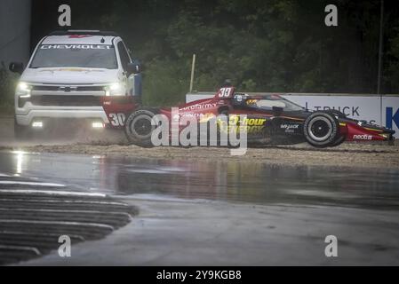 PIETRO FITTIPALDI (30) di Miami, Florida passa attraverso la curva 12 (Canada Corner) durante una sessione di prove sul bagnato per il Gran Premio XPEL a Road America i. Foto Stock