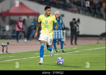 Santiago, Cile. 10 ottobre 2024. SANTIAGO, CILE - 10 OTTOBRE: Il brasiliano Savio guida la palla durante la partita di qualificazione ai Mondiali di calcio 2026 tra Cile e Brasile allo stadio Nacional Julio Martínez Prádanos il 10 ottobre 2024 a Santiago, Cile. (Foto di Luiz Vieira/PxImages) credito: PX Images/Alamy Live News Foto Stock