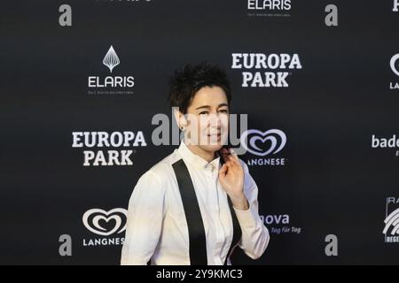 Media Woman 2023: Dunja Hayali alla presentazione del radio Regenbogen Award 2024 all'Europapark Rust Foto Stock