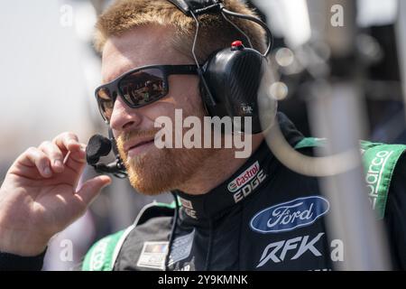 Chris Buescher (17), pilota della NASCAR Cup Series, scende in pista per allenarsi per il FireKeppers Casino 400 presso il Michigan International Speedway di Foto Stock