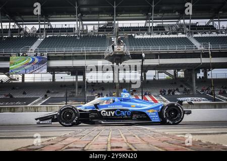 ED CARPENTER (20) di Indianapolis, Indiana attraversa il cortile di mattoni durante una sessione di prove per la 108a corsa della 500 miglia di Indianapolis alla i Foto Stock