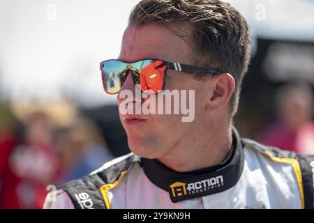 Il pilota della NASCAR Cup Series AJ Allmendinger (16) si mette in pista per allenarsi con l'Autotrader EchoPark Automotive 400 al Texas Motor Speedway in Foto Stock