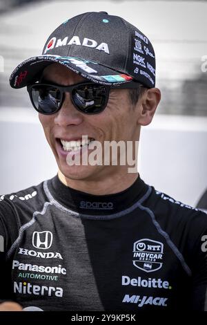 TAKUMA SATO (75) di Tokyo, Giappone, si prepara ad allenarsi per l'Indy 500 all'Indianapolis Motor Speedway di Speedway, IN Foto Stock