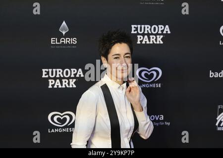 Media Woman 2023: Dunja Hayali alla presentazione del radio Regenbogen Award 2024 all'Europapark Rust Foto Stock